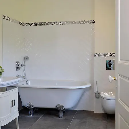 Hotel Chateau Saint Gilles - Bayeux Guéron